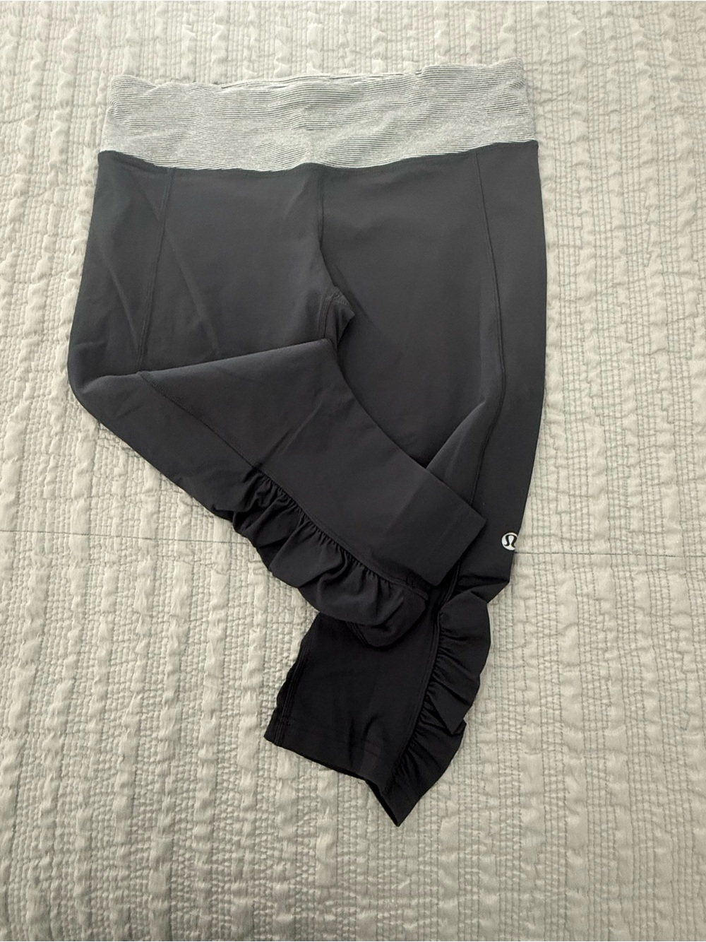 lululemon athletica Women’s Black Ruffle Leggings with Gray Waistband…NWOT